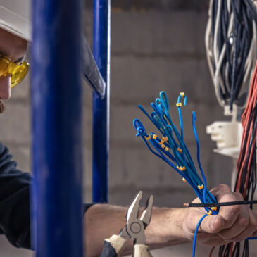 Common Electrical Problems in Coastal Homes Around Bayside & Redlands